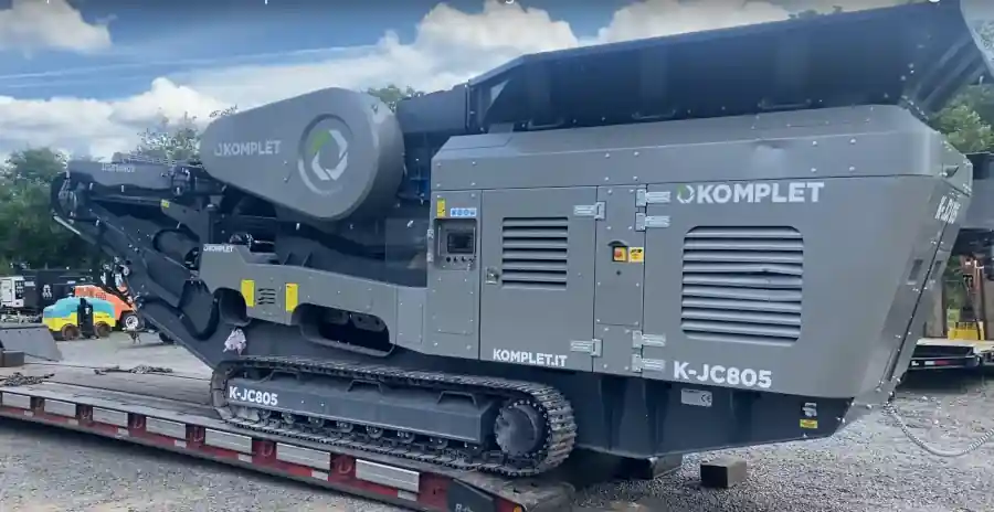 Мобильная щековая дробилка K-JC 805 заезжает на трал