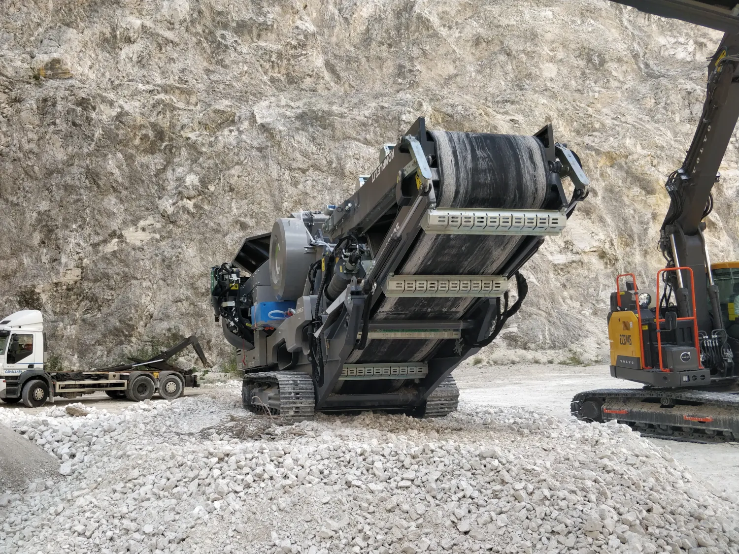 Щековая дробилка K-JC-805 на полигоне