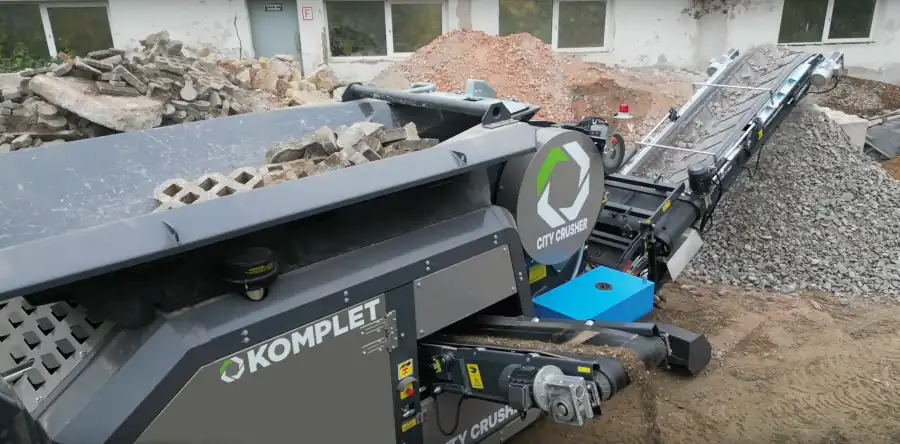 Электрическая дробилка CITY CRUSHER в работе